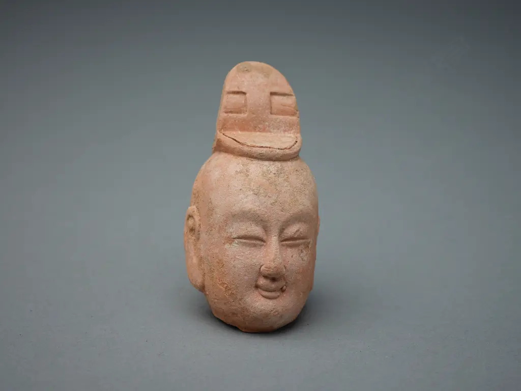 Earthenware fragment - head of a scholar/Buddha – China, Image 1++